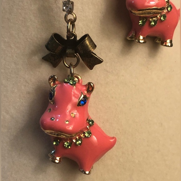 Vintage Y2K Betsey Johnson Baby Hippo Pink Enamel Earrings (original design) - Picture 3 of 8